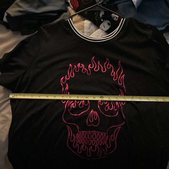 Torrid skull top LoveSick tee shirt You’re Standing Too Close Pink Metallic 2X - Picture 6 of 7
